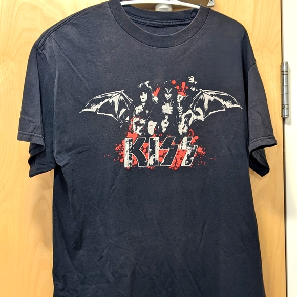 KISS - Picture 2 of 4